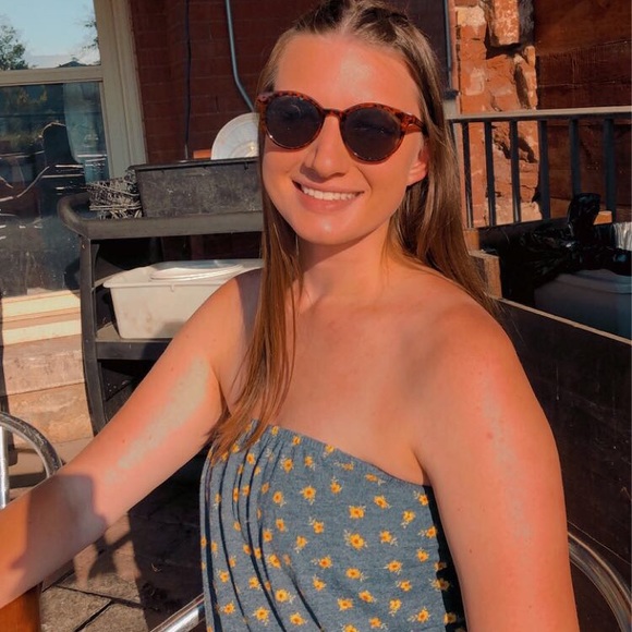 Meet your Posher, Courtney - Picture 5 of 7